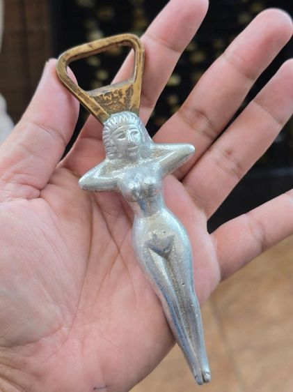 ที่เปิดฝาขวดงานเก่าวินเทจ สาวเซ็กซี่ หัวเปิดเป็นทองเหลือง  รูปที่ 7