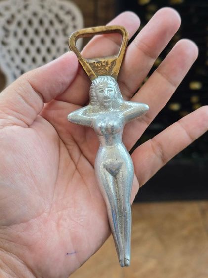 ที่เปิดฝาขวดงานเก่าวินเทจ สาวเซ็กซี่ หัวเปิดเป็นทองเหลือง 