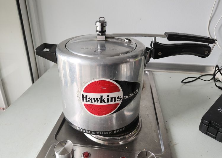 Hawkins pressure cooker 3 liters, classic model fast and healthy cooker