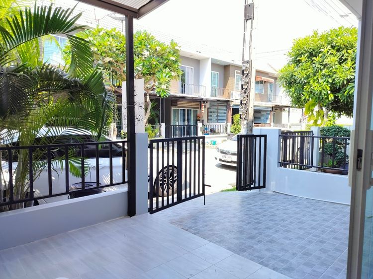 Areeya Property มีบางส่วน 2018 ขายทาวน์เฮ้าส์ 2 ชั้น เดอะคัลเลอร์ส 5 ใกล้เมกาบางนา ปรับปรุงใหม่ เฟอร์ฯครบ พร้อมอยู่ รูปที่ 3