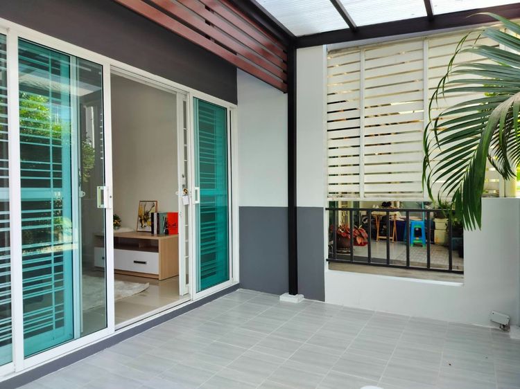 Areeya Property มีบางส่วน 2018 ขายทาวน์เฮ้าส์ 2 ชั้น เดอะคัลเลอร์ส 5 ใกล้เมกาบางนา ปรับปรุงใหม่ เฟอร์ฯครบ พร้อมอยู่ รูปที่ 2