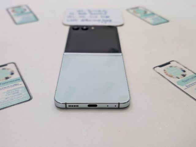 ขาย เทิร์น Samsung Galaxy Z Flip 5 Mint 256 GB ศูนย์ไทย สภาพใหม่เอี่ยม มีตัวเครื่องอย่างเดียว ไม่มีอุปกรณ์อื่น เพียง 7,990 บาท เท่านั้น ครับ รูปที่ 7