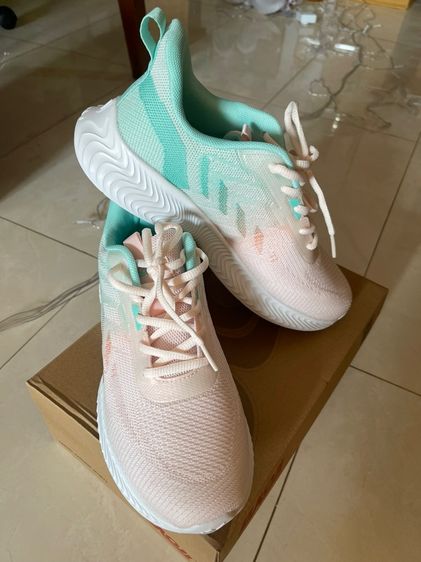 รองเท้าผ้าใบ  รูปที่ 2