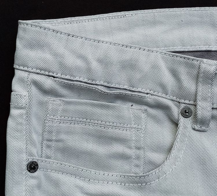 KENNETH COLE ยีนส์ ทรงสวย สีเทาอ่อน  รูปที่ 6