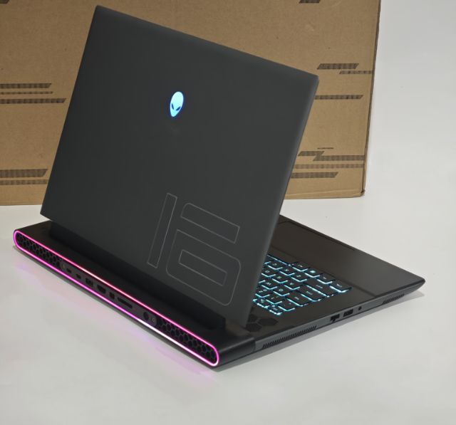 (RTX 4090) ALIENWARE  M16 (DARK METALLIC MOON) รูปที่ 6