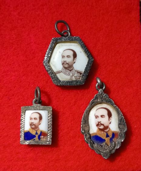 ล็อกเก็ตเลี่ยมเงินแท้รัชกาลที่ 5ขายเหมา 3 ชิ้น 985 บาท รูปที่ 6