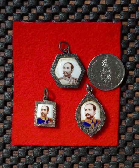 ล็อกเก็ตเลี่ยมเงินแท้รัชกาลที่ 5ขายเหมา 3 ชิ้น 985 บาท รูปที่ 3