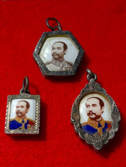 ล็อกเก็ตเลี่ยมเงินแท้รัชกาลที่ 5ขายเหมา 3 ชิ้น 985 บาท