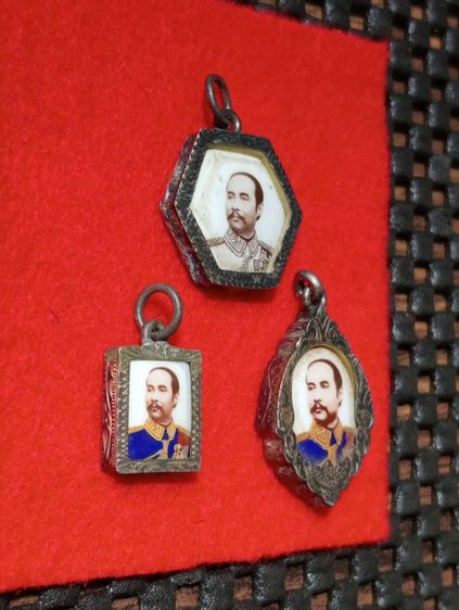 ล็อกเก็ตเลี่ยมเงินแท้รัชกาลที่ 5ขายเหมา 3 ชิ้น 985 บาท รูปที่ 7