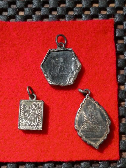 ล็อกเก็ตเลี่ยมเงินแท้รัชกาลที่ 5ขายเหมา 3 ชิ้น 985 บาท รูปที่ 5