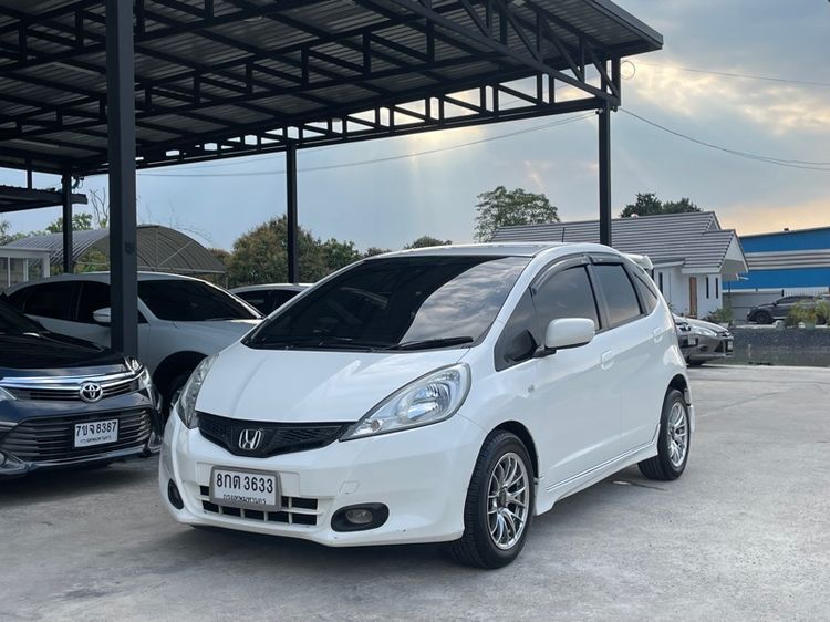 รถ Honda Jazz 1.5 S i-VTEC สี ขาว