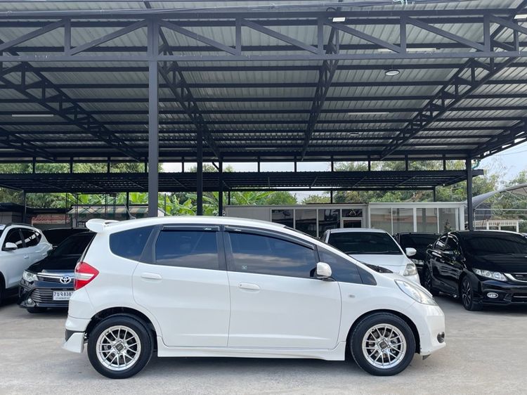 Honda Jazz 2013 1.5 S i-VTEC Sedan เบนซิน ไม่ติดแก๊ส เกียร์อัตโนมัติ ขาว รูปที่ 4