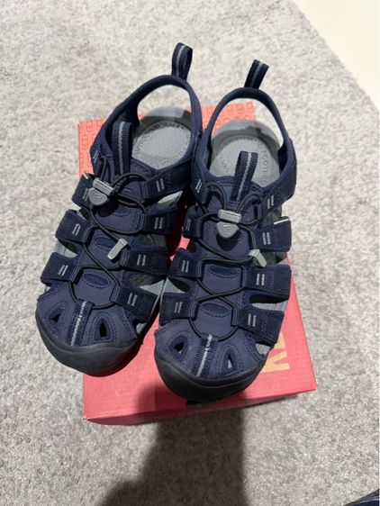 น้ำเงิน UK 7.5 | EU 41 1/3 | US 8 KEEN Clearwater CNX