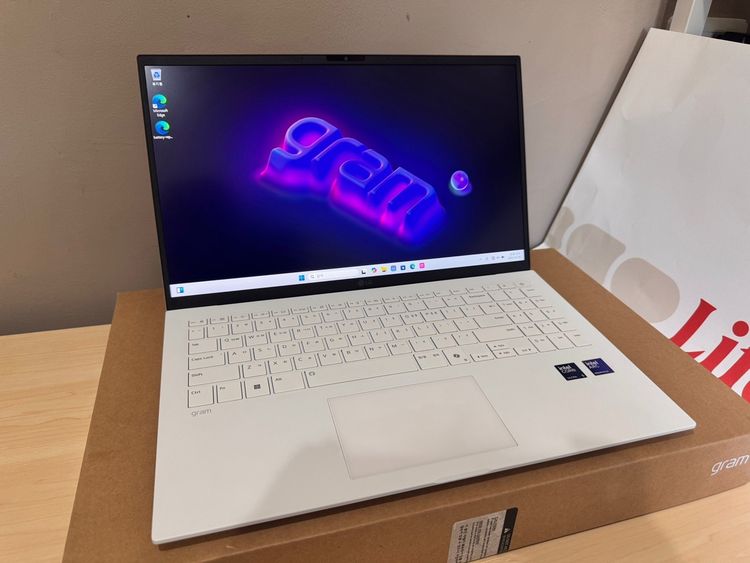 LG Gram 15 2025 Core Ultra 5 - สภาพนางฟ้า (สินค้าตัวโชว์ ไม่เคยใช้งาน)