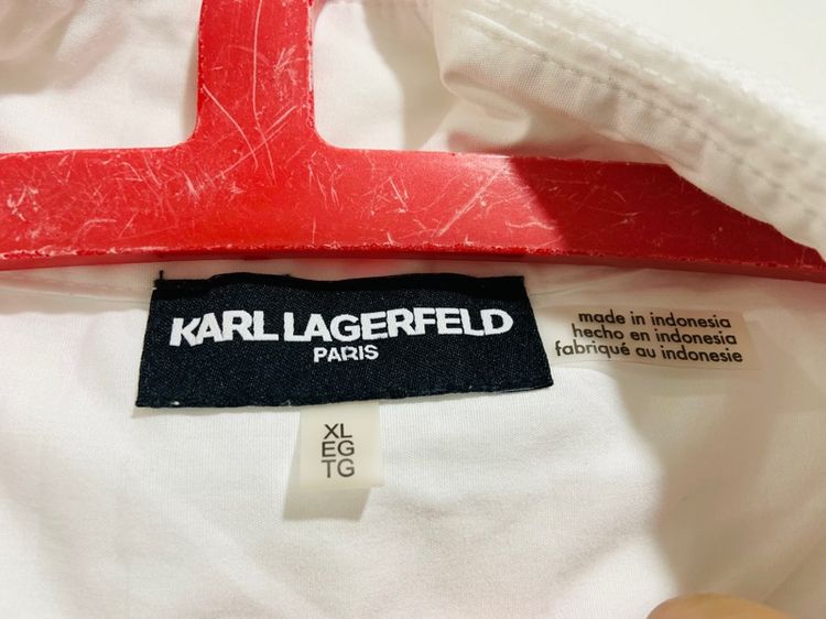 เสื้อเชิ้ต KARL LAGERFELD แท้ 💯 size XL วัดจริงขนาด อก 20 ยาว 27 นิ้ว สภาพใหม่มาก ดีเทลรายละเอียดดี ทรงสวย เนื้อผ้าดีมาก หายากน่าสะสมครับ รูปที่ 3