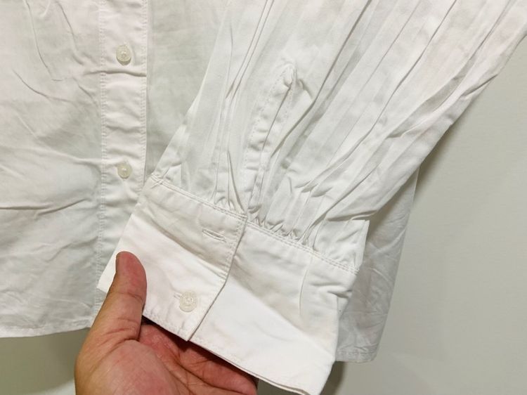 เสื้อเชิ้ต KARL LAGERFELD แท้ 💯 size XL วัดจริงขนาด อก 20 ยาว 27 นิ้ว สภาพใหม่มาก ดีเทลรายละเอียดดี ทรงสวย เนื้อผ้าดีมาก หายากน่าสะสมครับ รูปที่ 6