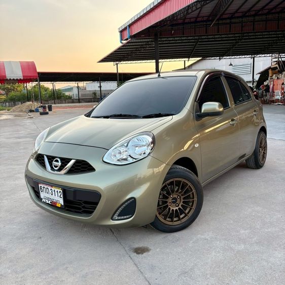 รถ Nissan March 1.2 EL สี เขียว