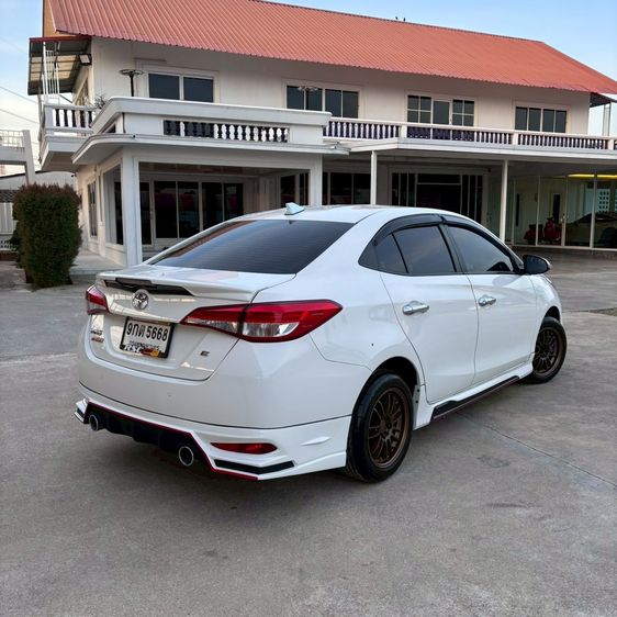 Toyota Yaris ATIV 2020 1.2 E Sedan เบนซิน ไม่ติดแก๊ส เกียร์อัตโนมัติ ขาว รูปที่ 2