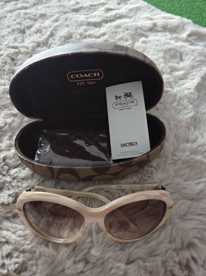แว่นกันแดด Coach รูปที่ 3