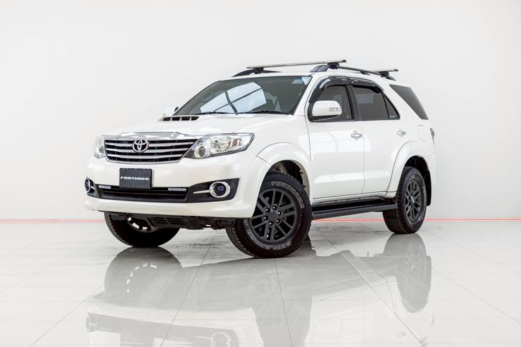 Toyota Fortuner 2015 3.0 V Utility-car ดีเซล ไม่ติดแก๊ส เกียร์อัตโนมัติ ขาว