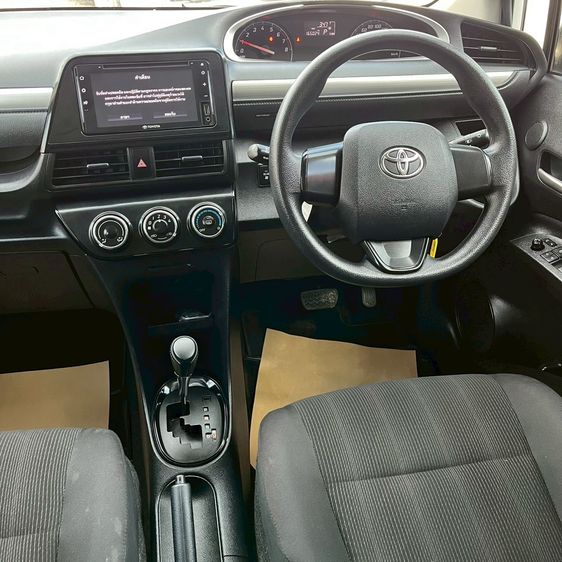 Toyota Sienta 2020 1.5 G Utility-car เบนซิน ไม่ติดแก๊ส เกียร์อัตโนมัติ ขาว รูปที่ 3