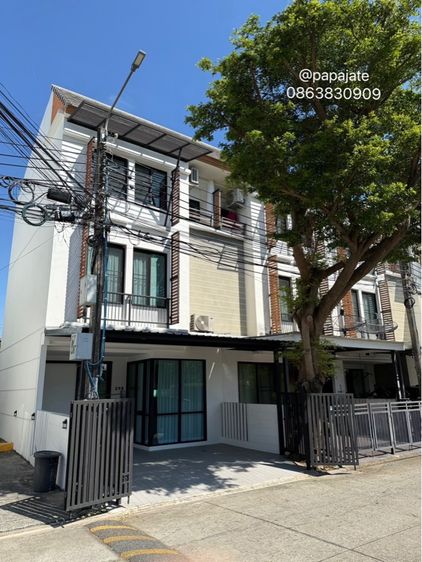 ขายทาวน์โฮม 3 ชั้น หลังมุม หน้าสวน วิวสระว่ายน้ำ  อารียาโมวาลาดปลาเค้า 