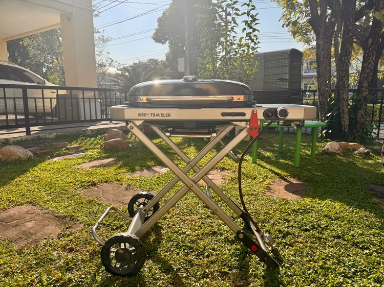 Weber Traveler Portable Gas Grill – Excellent Used Condition With Original Cover and Folding Cart