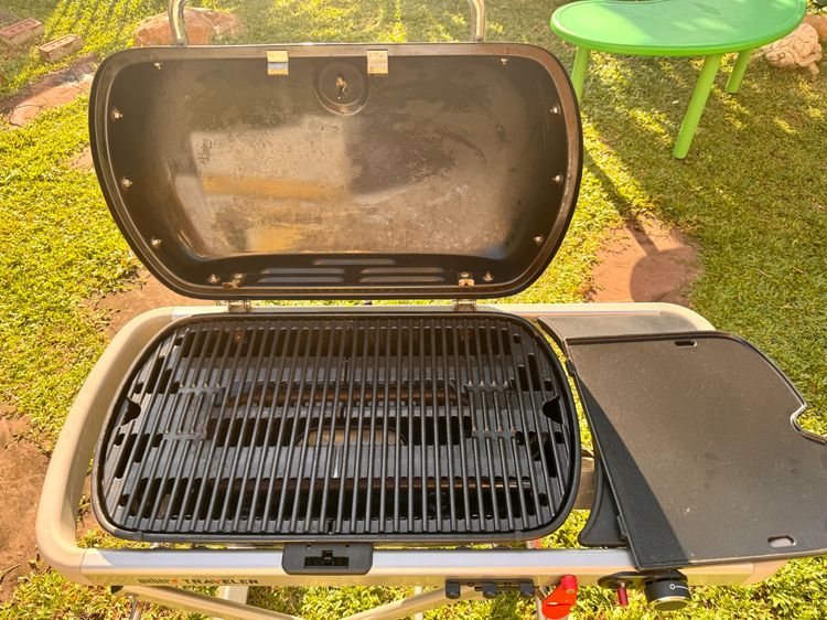 Weber Traveler Portable Gas Grill – Excellent Used Condition With Original Cover and Folding Cart รูปที่ 2