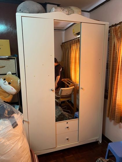 ตู้เสื้อผ้า