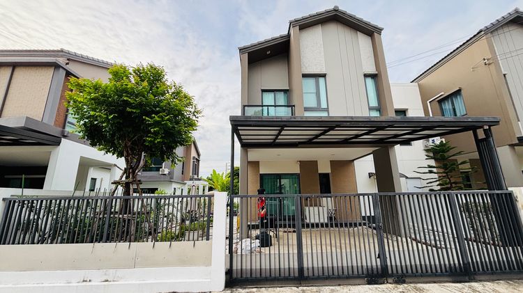 ขายบ้านแฝดพร้อมอยู่ 2 ชั้น ขนาด 41.7 ตรว. บ้านโมเดิร์น สไตล์ Harvest ย่านลาดกระบัง สุวรรณภูมิ บางนา-ศรีวารี