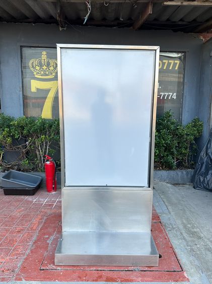 ป้ายสแตนเลสตั้งพื้น ติดแผ่นอคีลิคใส ด้ายในมีติดไฟ LED