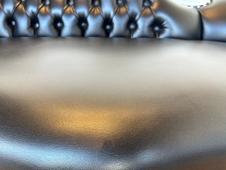 โซฟาเดย์เบด สไตล์หลุยส์ เบาะหนังแท้ผิวสัมผัสสีดำ พิงหลังดึงดุม โครงขาไม้จริง รูปที่ 14