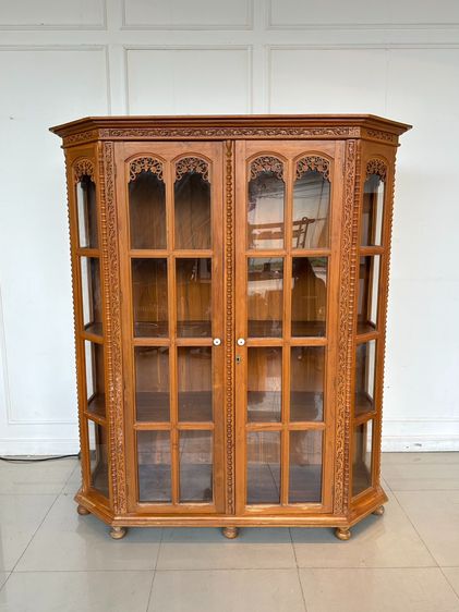 ตู้โชว์ไม้สัก 2 บานเปิด สไตล์วินเทจ ขากลึงกลม