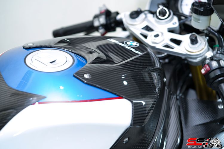 BMW S1000RR สีไตร ปี2018 ท่อฟูล AKRAPOVIC HP ไทเทเนี่ยม และของแต่งอื่นๆอีกเพียบ Carbonแท้ทั้งคัน รูปที่ 14