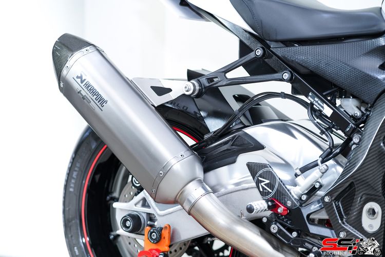 BMW S1000RR สีไตร ปี2018 ท่อฟูล AKRAPOVIC HP ไทเทเนี่ยม และของแต่งอื่นๆอีกเพียบ Carbonแท้ทั้งคัน รูปที่ 2