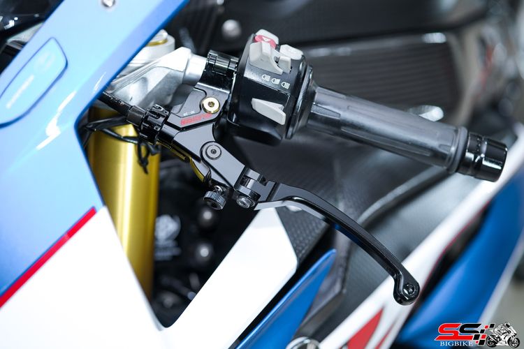 BMW S1000RR สีไตร ปี2018 ท่อฟูล AKRAPOVIC HP ไทเทเนี่ยม และของแต่งอื่นๆอีกเพียบ Carbonแท้ทั้งคัน รูปที่ 6