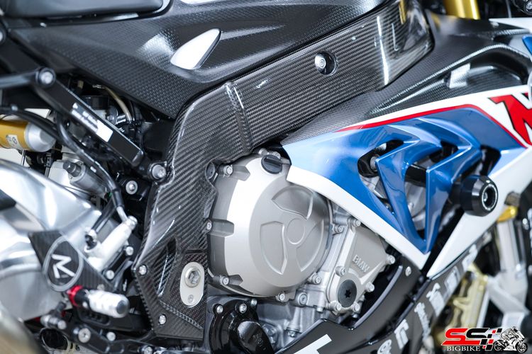 BMW S1000RR สีไตร ปี2018 ท่อฟูล AKRAPOVIC HP ไทเทเนี่ยม และของแต่งอื่นๆอีกเพียบ Carbonแท้ทั้งคัน รูปที่ 11