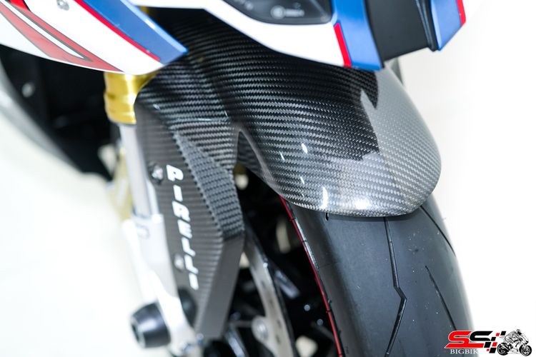 BMW S1000RR สีไตร ปี2018 ท่อฟูล AKRAPOVIC HP ไทเทเนี่ยม และของแต่งอื่นๆอีกเพียบ Carbonแท้ทั้งคัน รูปที่ 16