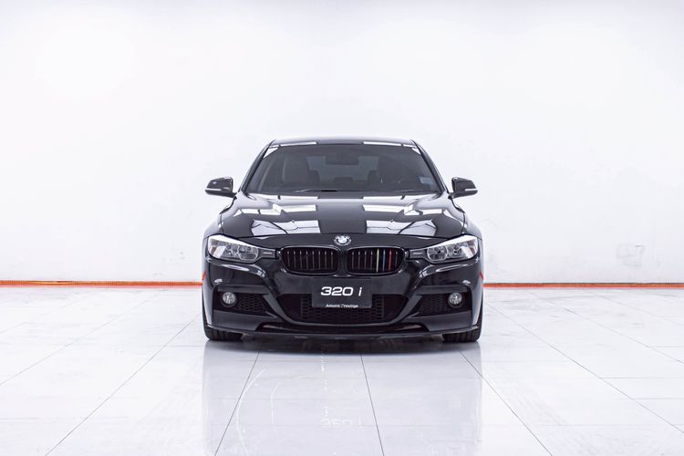 BMW Series 3 2017 320i Sedan เบนซิน ไม่ติดแก๊ส เกียร์อัตโนมัติ ดำ รูปที่ 4