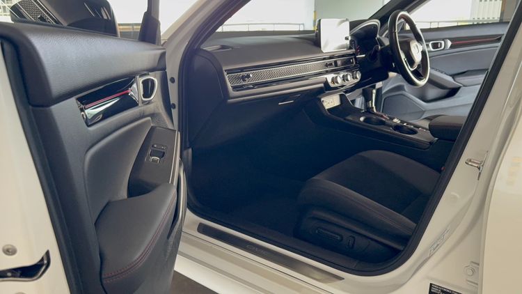 Honda Civic 2022 2.0 eHEV RS Sedan ไฮบริด ไม่ติดแก๊ส เกียร์อัตโนมัติ ขาว รูปที่ 4