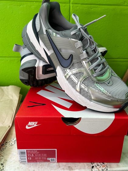 รองเท้า Nike V2K Run รูปที่ 3