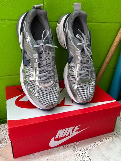 รองเท้า Nike V2K Run รูปที่ 5