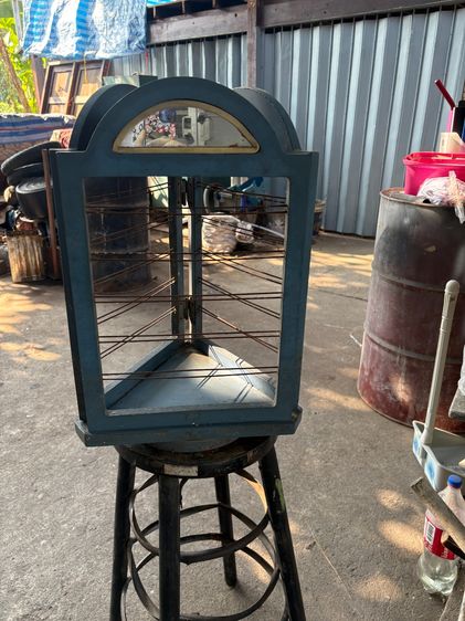 ไม้ ตู้สามเหลี่ยมแขวนต่างหู ขาย 300 บาท