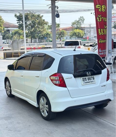 Honda Jazz 2010 Sedan เบนซิน ไม่ติดแก๊ส เกียร์อัตโนมัติ ขาว รูปที่ 4