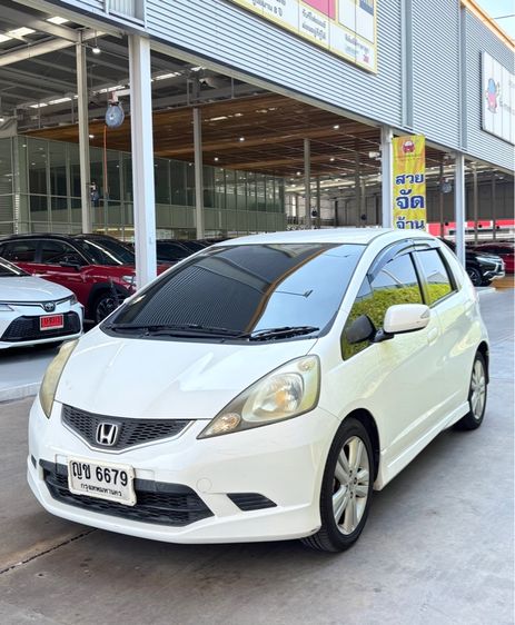 Honda Jazz 2010 Sedan เบนซิน ไม่ติดแก๊ส เกียร์อัตโนมัติ ขาว รูปที่ 2