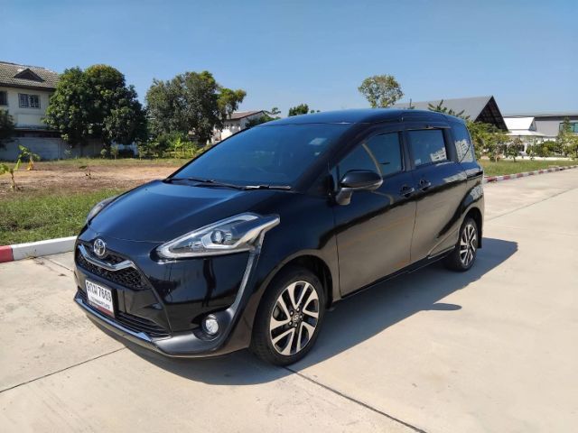รถ Toyota Sienta 1.5 V สี ดำ