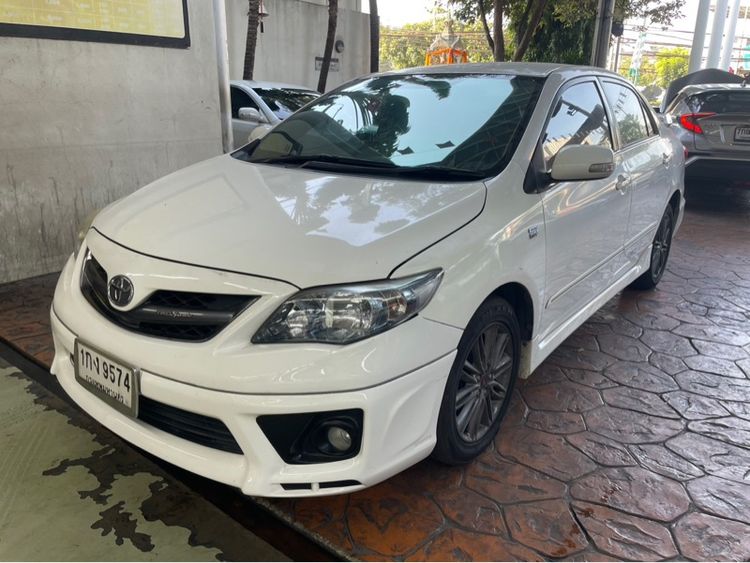 รถ Toyota Altis 1.8 TRD Sportivo สี ขาว