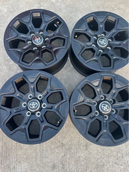 ล้อโตโยต้า ทราโว่ all new ขอบ18 สีดำ สภาพป้ายแดง รูปที่ 2