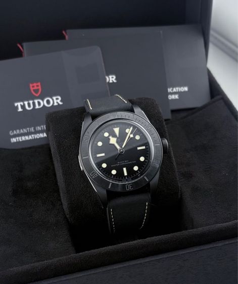 ดำ ⌚ TUDOR Black Bay Ceramic