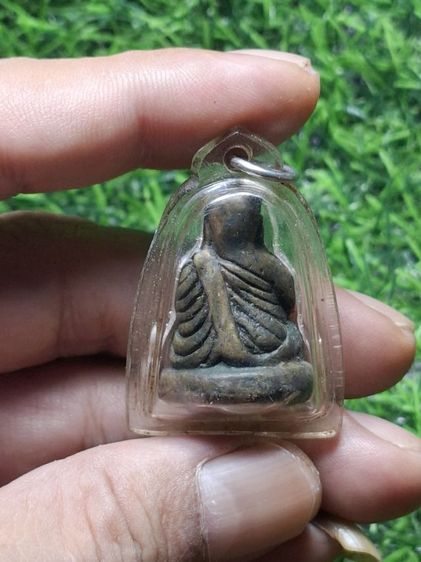 หลวงพ่อเงินเลี่ยมในกรอบเก่า เนื้อทองผสม รูปที่ 2